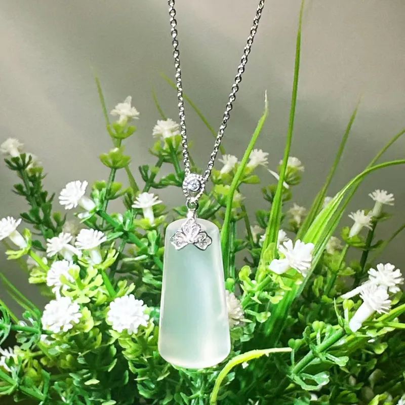 Seven Little Craftsmen Chalcedony Necklaces Women's-4
