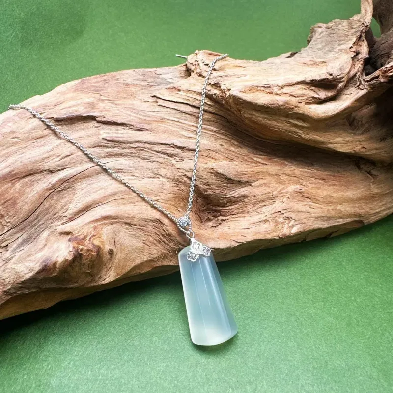 Seven Little Craftsmen Chalcedony Necklaces Women's-2