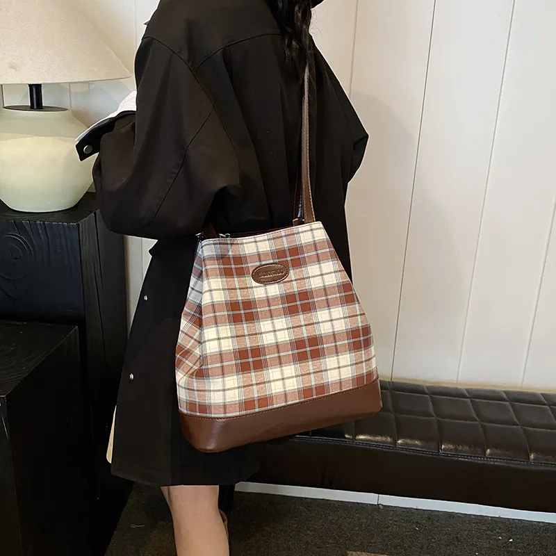 HACIN Synthetic Leather Shoulder Bag Regular Women's Red/Brown-2