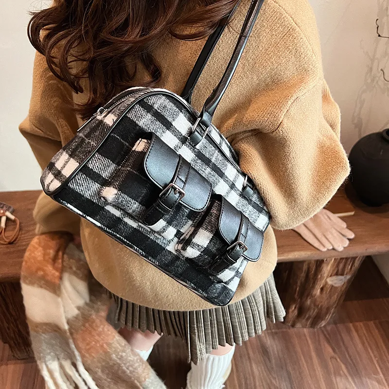 HACIN Woolen Shoulder Bag Regular Women's Black/Red/Coffee-1