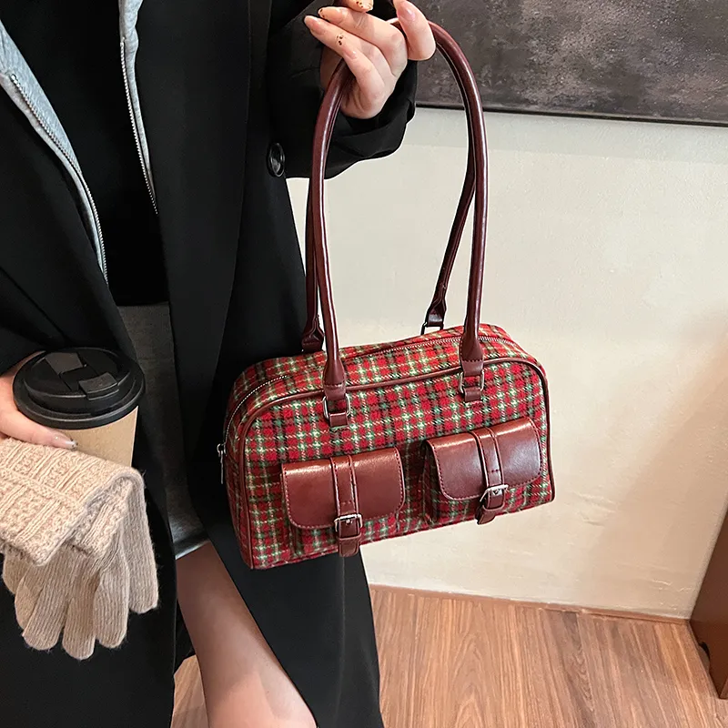 HACIN Woolen Shoulder Bag Regular Women's Black/Red/Coffee-4