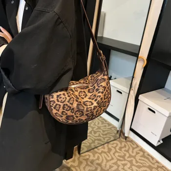 HACIN Nylon Fabric Shoulder Bag Women's Leopard Print Brown/Leopard Print Black