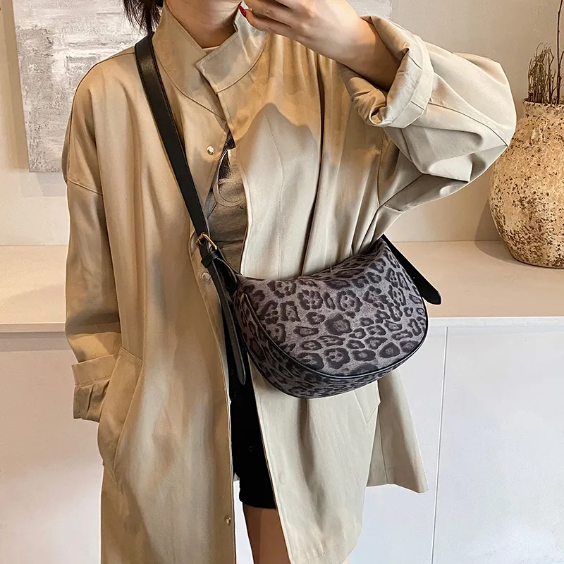 HACIN Nylon Fabric Shoulder Bag Women's Leopard Print Brown/Leopard Print Black-4
