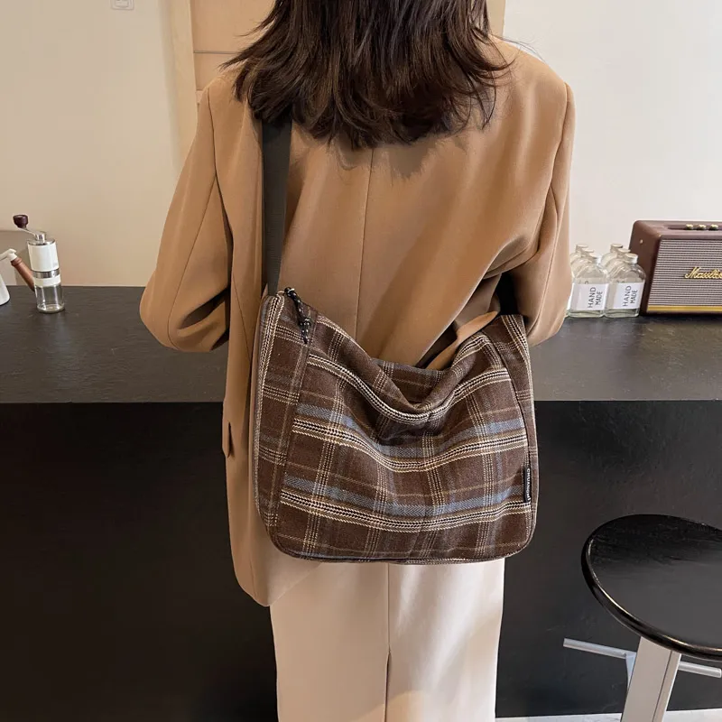 HACIN Woolen Crossbody Bag Regular Women's Beige & Brown/Blue & Brown/Red-7
