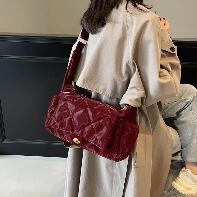 HACIN Pu Shoulder Bag Regular Women's Black/Burgundy/Brown-5