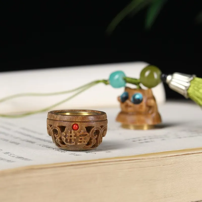 Is Here Green Sandalwood Pendants Unisex-5
