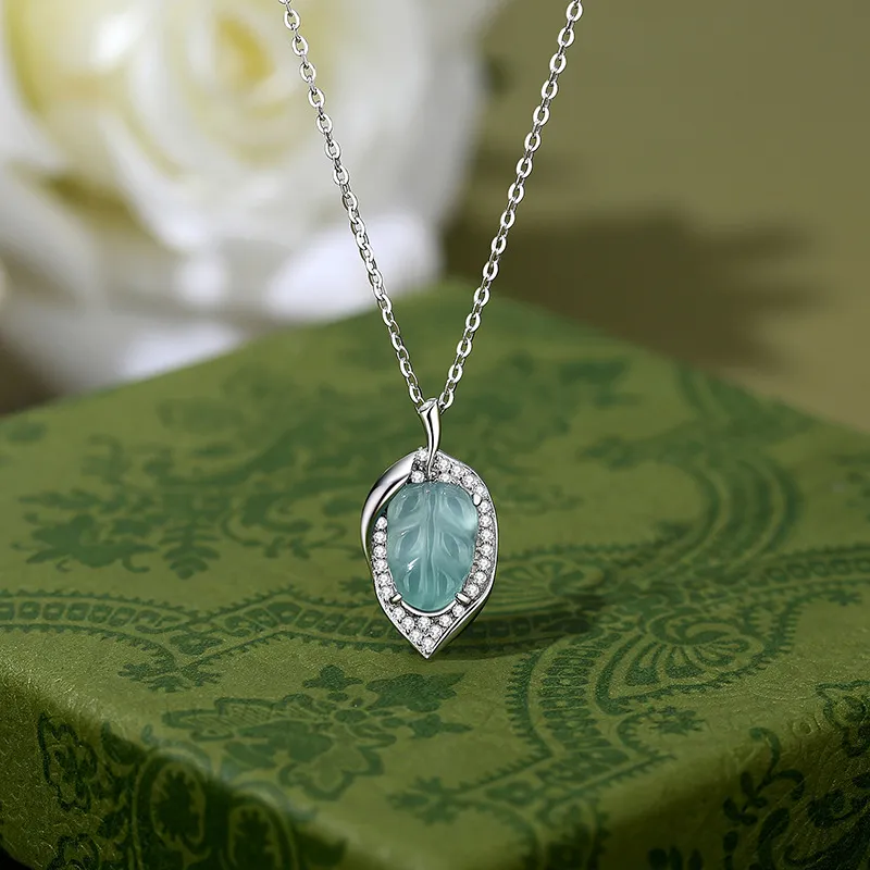 Strange Snow Glutinous Jade Jadeite Necklaces Unisex-4