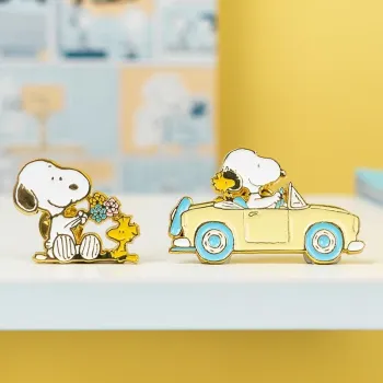Momicafe x SNOOPY Snoopy Heart Blooming Happiness Soaring Brooch Badges