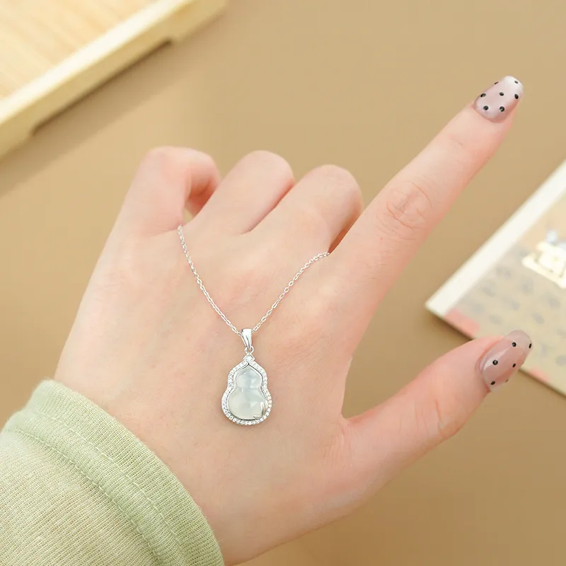 Teddy Bear Collection Chalcedony Necklaces Women's-2