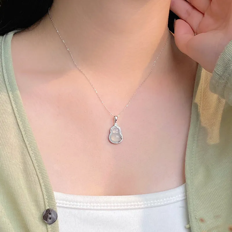 Teddy Bear Collection Chalcedony Necklaces Women's-1