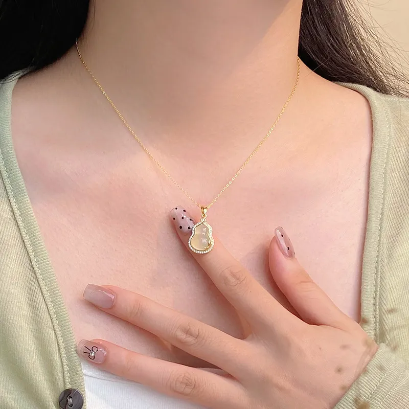 Teddy Bear Collection Chalcedony Necklaces Women's-6