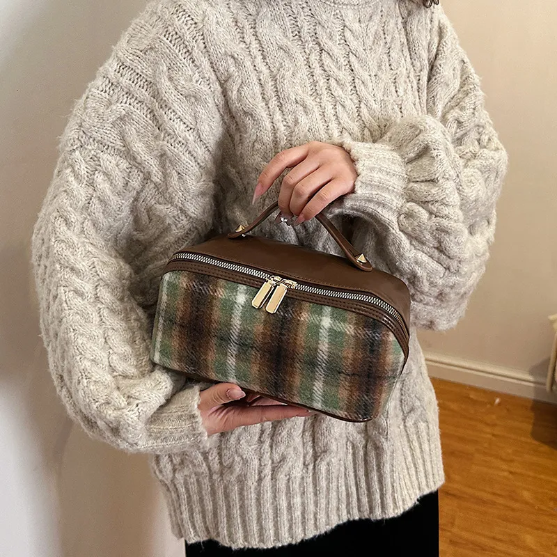 Boniu Woolen Makeup Bag Women's Green/Red-1
