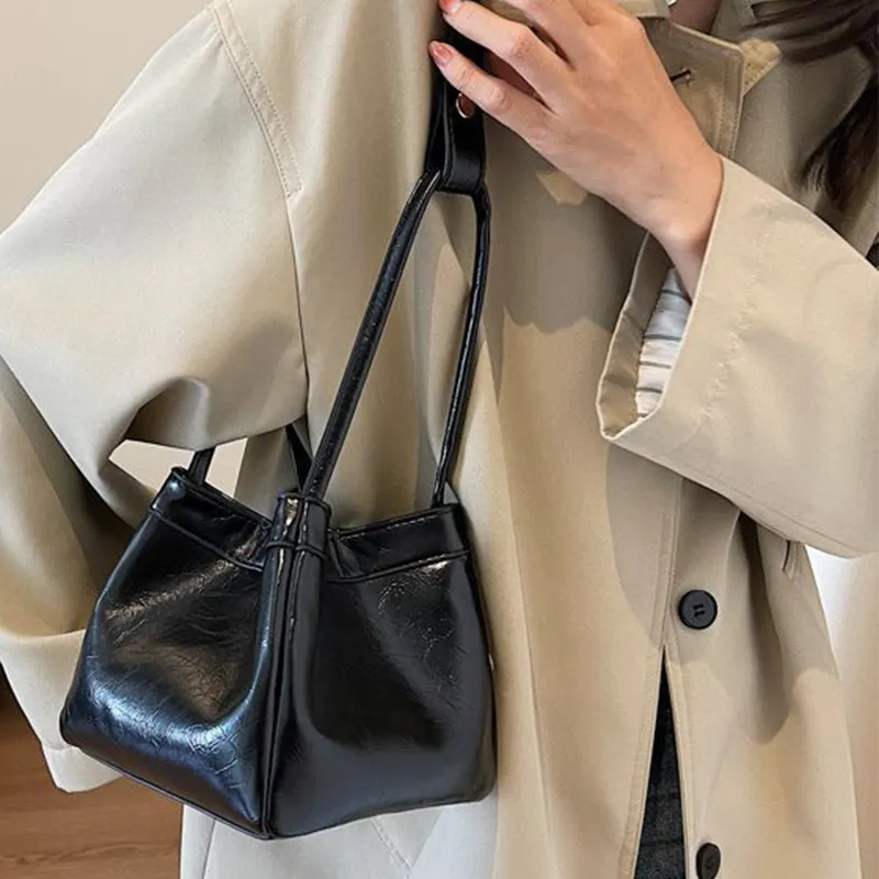 PULUWIRR PU Bucket Bag Wings, Handbag, Shoulder Bag, Tote Bag, Shoulder Bag Regular Women's Black/Red/Silver-4