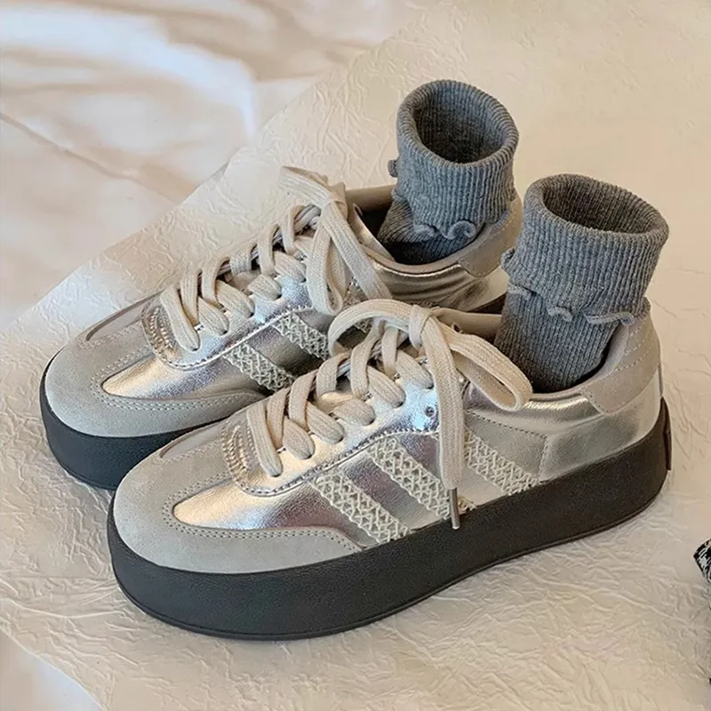 A Poinsettia Princess Low Top Skateboard Shoes Women's Silver-2