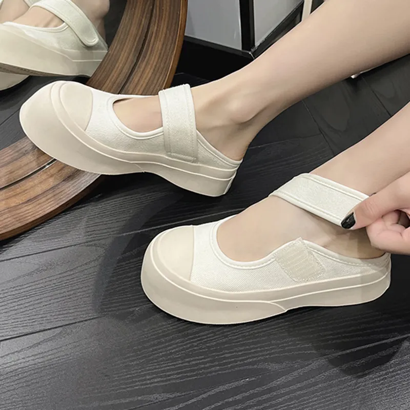 A Poinsettia Princess Closed Toe Slippers Women's-17
