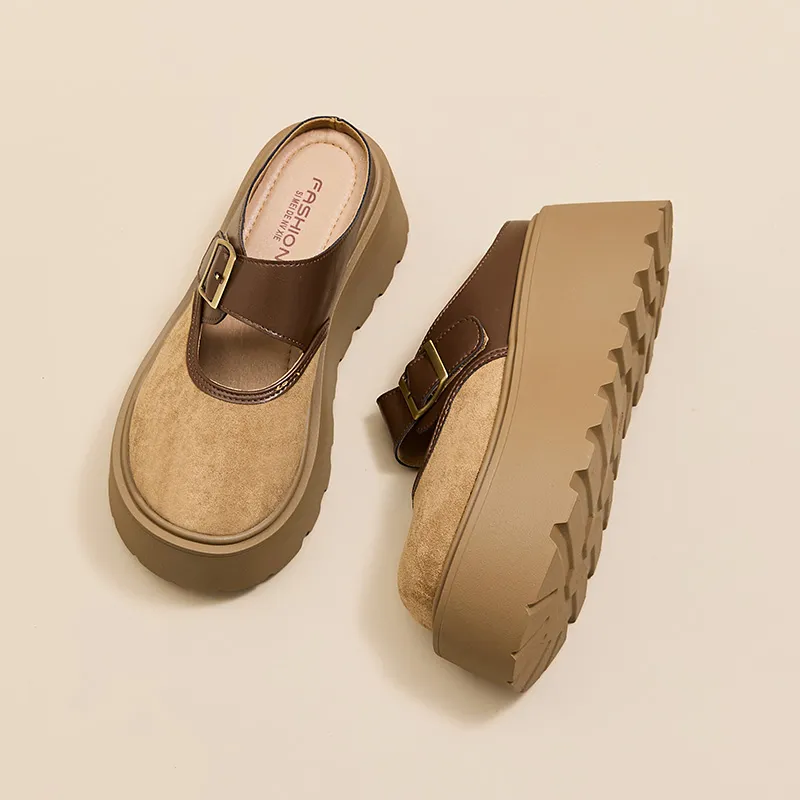 A Poinsettia Princess Closed Toe Slippers Women's Brown-8