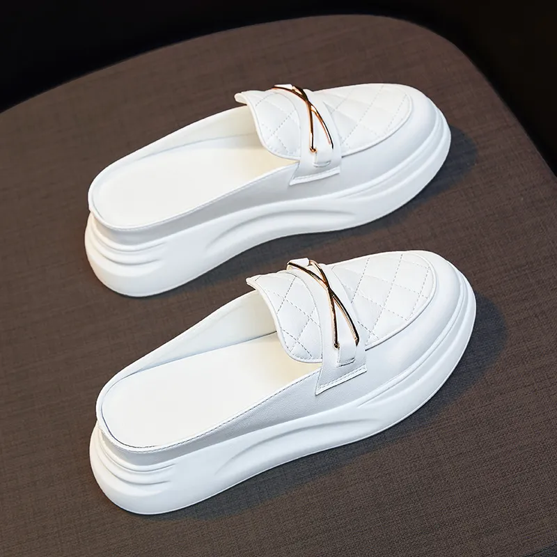 A Poinsettia Princess Closed Toe Slippers Women's-4