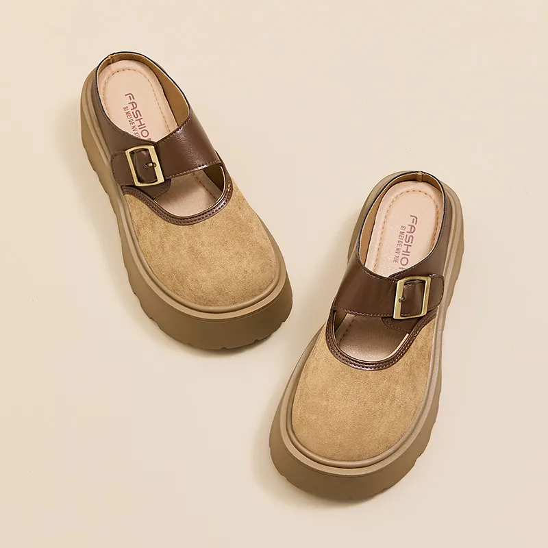 A Poinsettia Princess Closed Toe Slippers Women's Brown-7