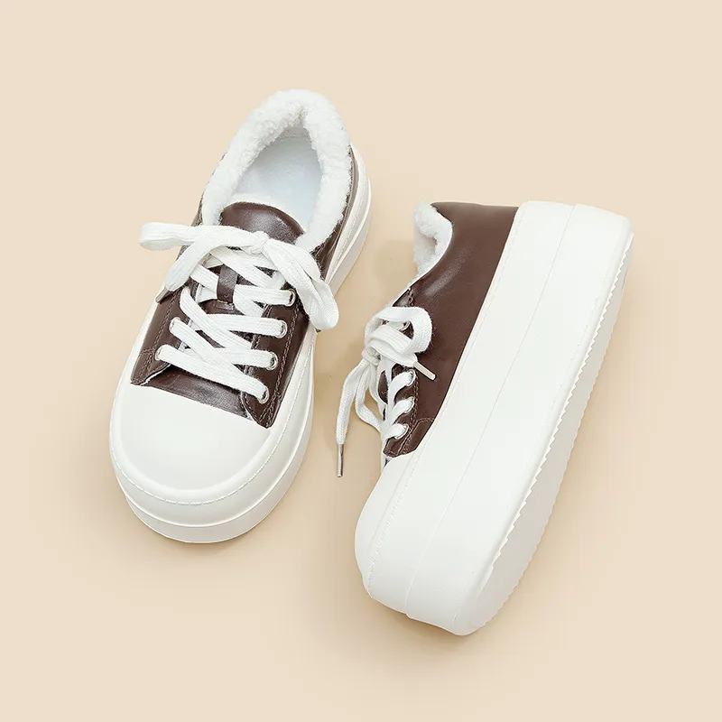 A Poinsettia Princess Skateboard Shoes Women's-8