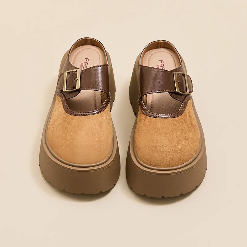A Poinsettia Princess Closed Toe Slippers Women's Brown-1