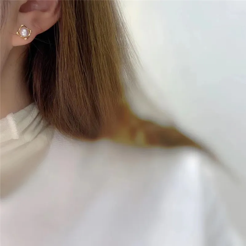 IDOKAWA Freshwater Pearl Stud Earrings Women's White Gold-4