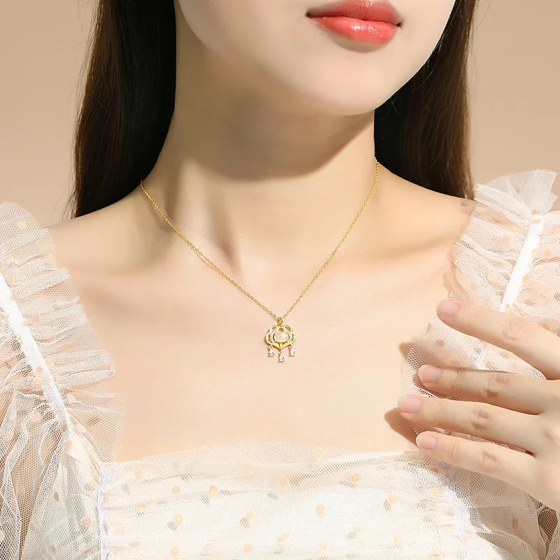 GIFU Chalcedony Jade Necklaces Women's-1