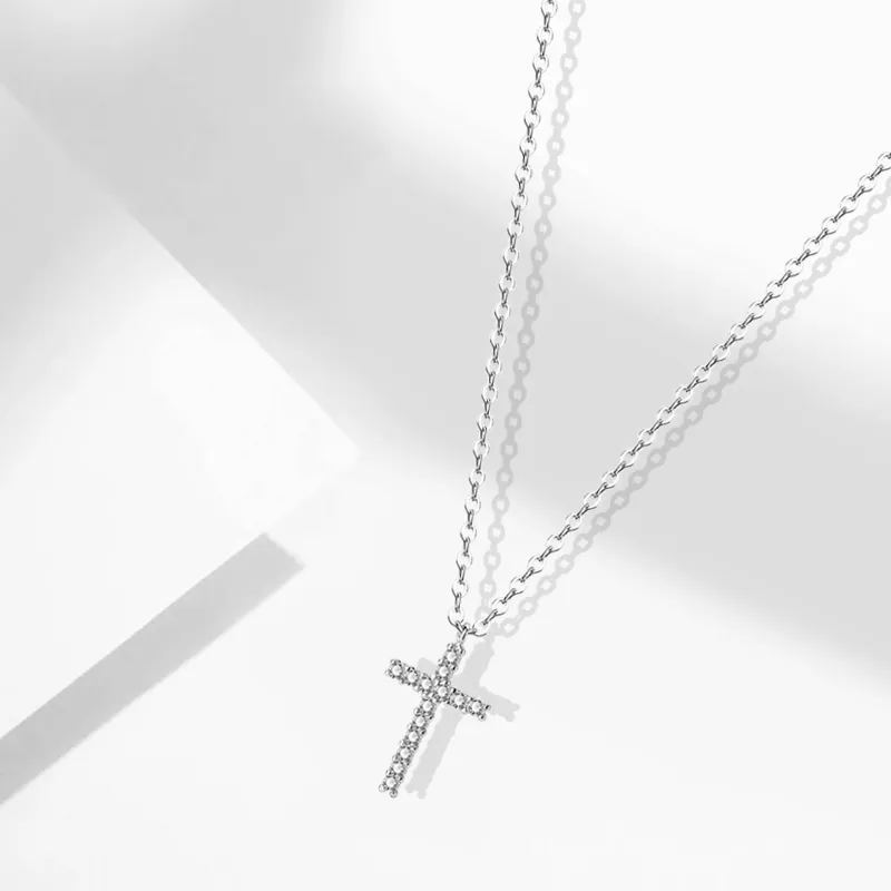 Muyan Alloy Sparkling Cross Necklace Unisex-1