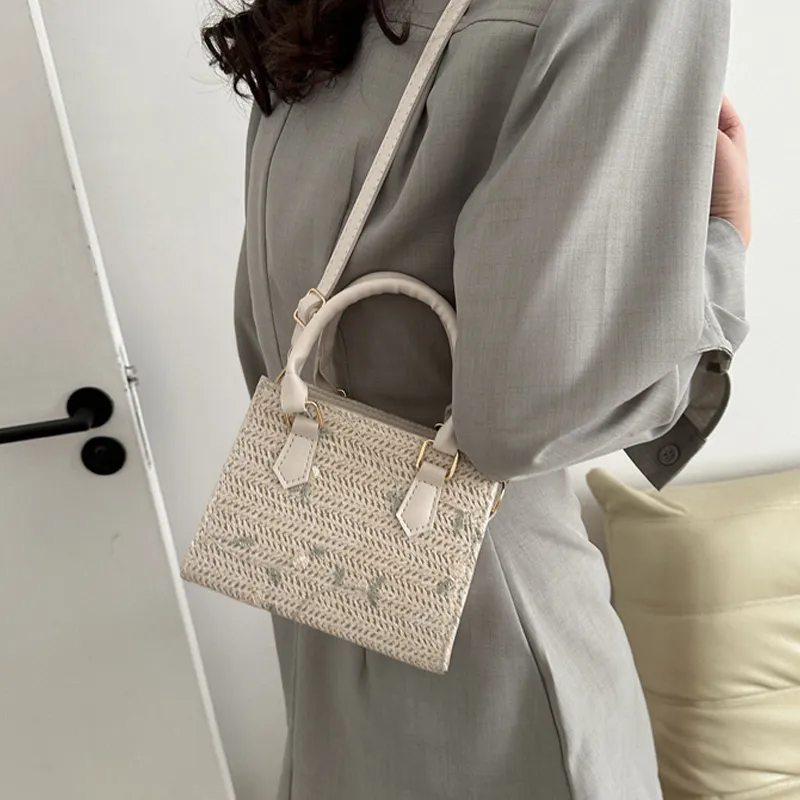 GOX Woven Shoulder Bag Regular Women's Ecru, Khaki-9