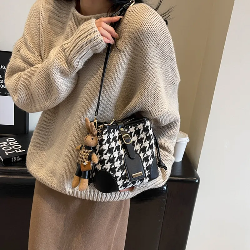NOMK Woolen Bucket Bag Crossbody Bag Shoulder Bag Shoulder Bag Regular Women's Black/Coffee-3