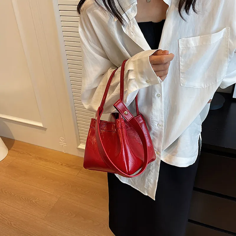 PULUWIRR PU Bucket Bag Wings, Handbag, Shoulder Bag, Tote Bag, Shoulder Bag Regular Women's Black/Red/Silver-10