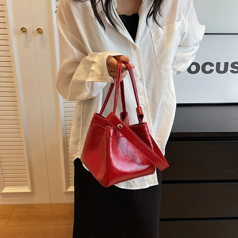 PULUWIRR PU Bucket Bag Wings, Handbag, Shoulder Bag, Tote Bag, Shoulder Bag Regular Women's Black/Red/Silver-9