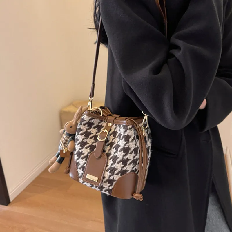 NOMK Woolen Bucket Bag Crossbody Bag Shoulder Bag Shoulder Bag Regular Women's Black/Coffee-6