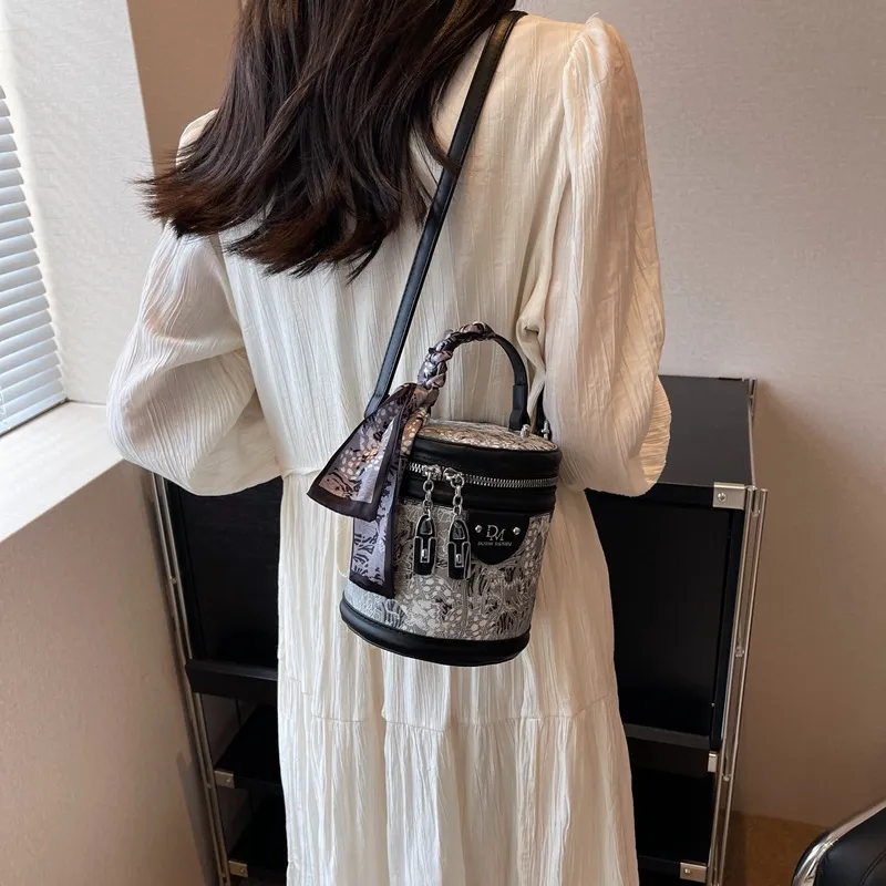 NOMK PU Shoulder Bag Crossbody Bag Handbag Bucket Bag Regular Women's Black/Gray/Pink-3