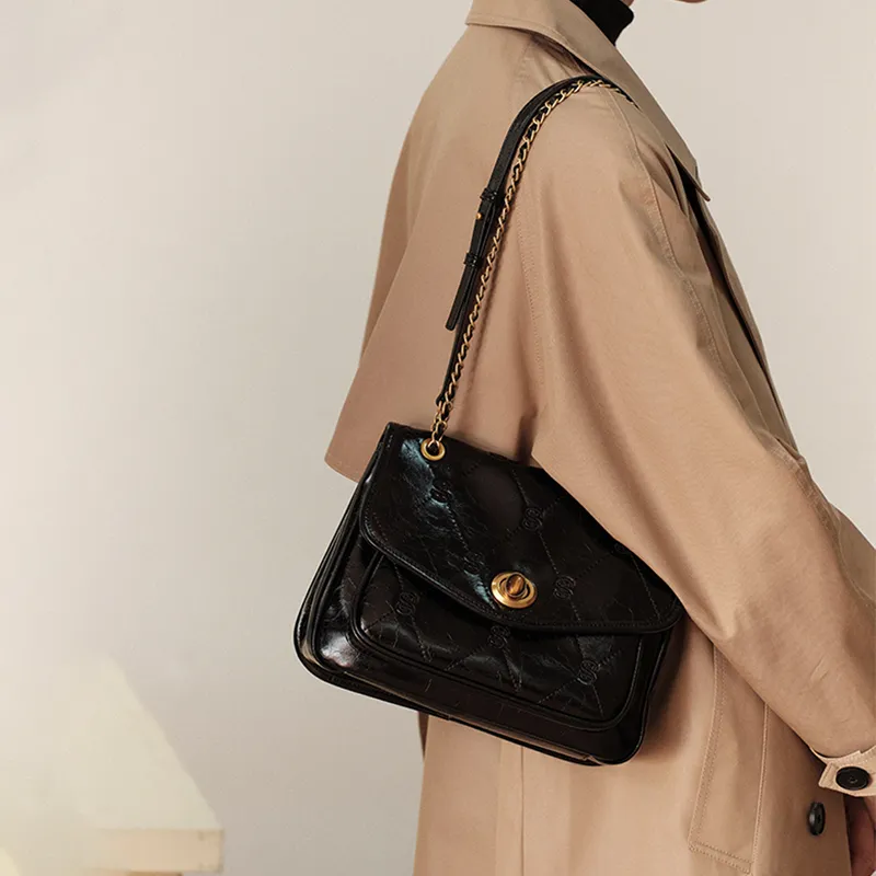Simedin Split Cow Leather Shoulder Bag Women's Ecru/Deep Black-7