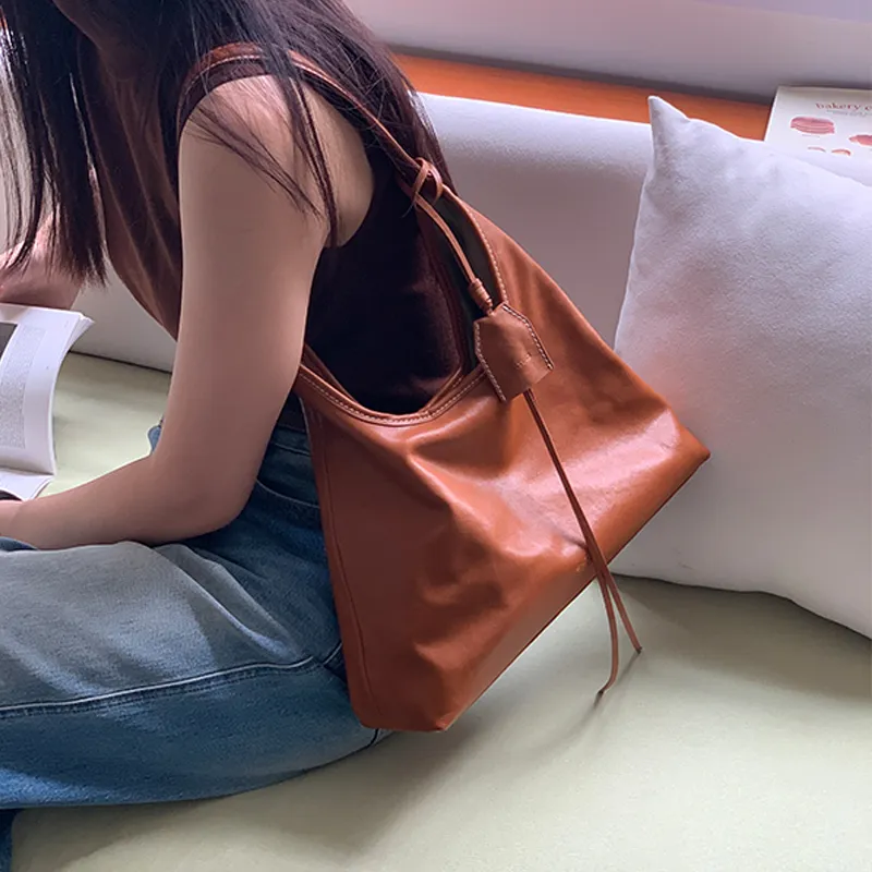 Simedin Top Grain Vegetable Tanned Cow Leather Tote Bag, Shoulder Bag Medium Size Women's Deep Black/Coffee Brown-11
