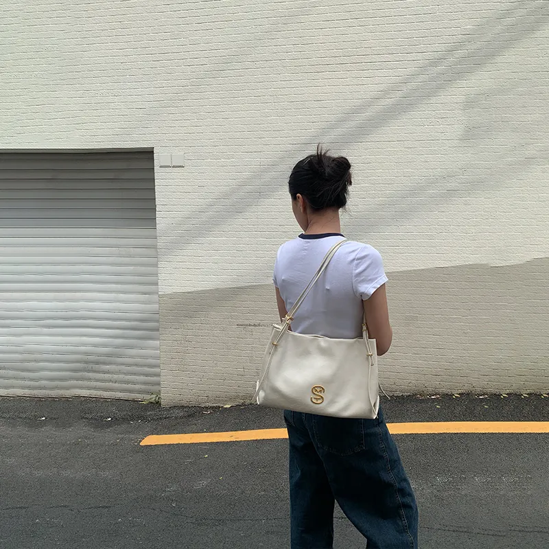 Simedin Cow Leather Shoulder Bag Tubas Women's Deep Black/Pistachios White-9