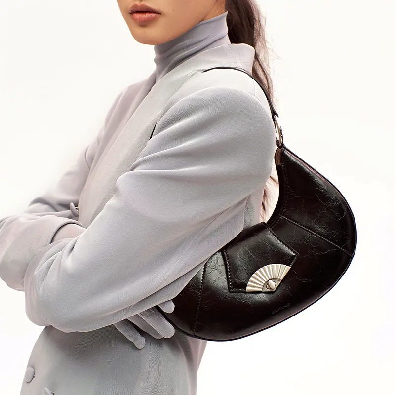 Simedin Cow Leather Commute Crescent Shoulder Bag Regular Women's Milk White/Deep Black/Ancora Red-5
