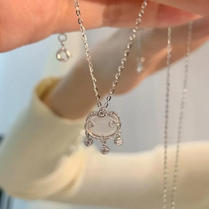 Zheng Baifu Glass Cat Eye Necklaces Women's-1