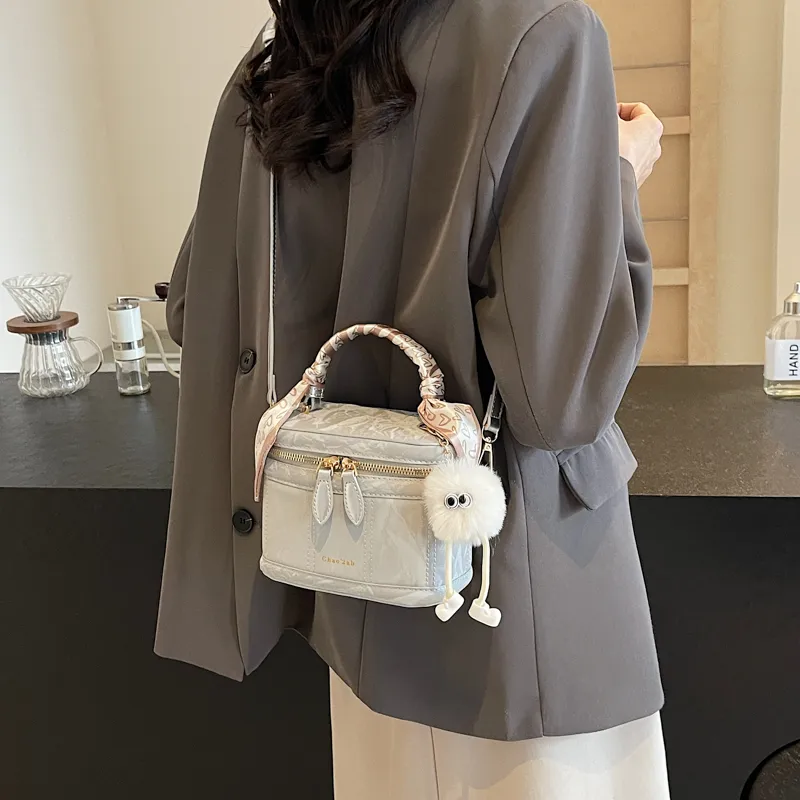 Worm's Home PU Bonded Synthetic Leather One Shoulder Handbags Regular Women's Black/Beige/Silver/Pink-7