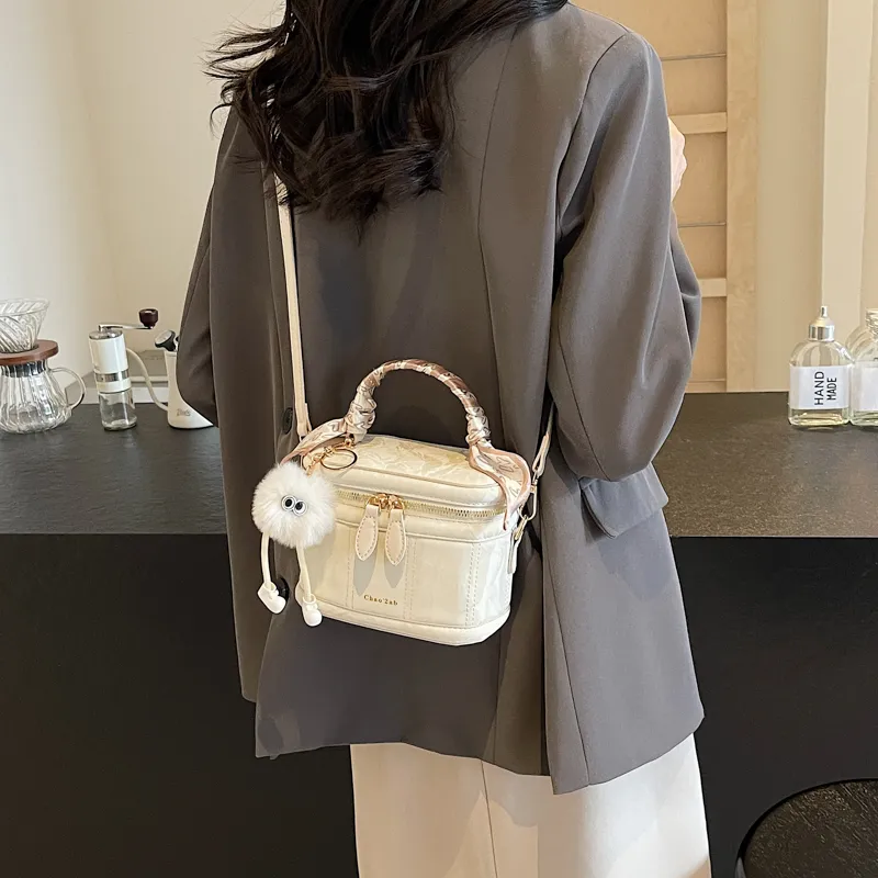 Worm's Home PU Bonded Synthetic Leather One Shoulder Handbags Regular Women's Black/Beige/Silver/Pink-2