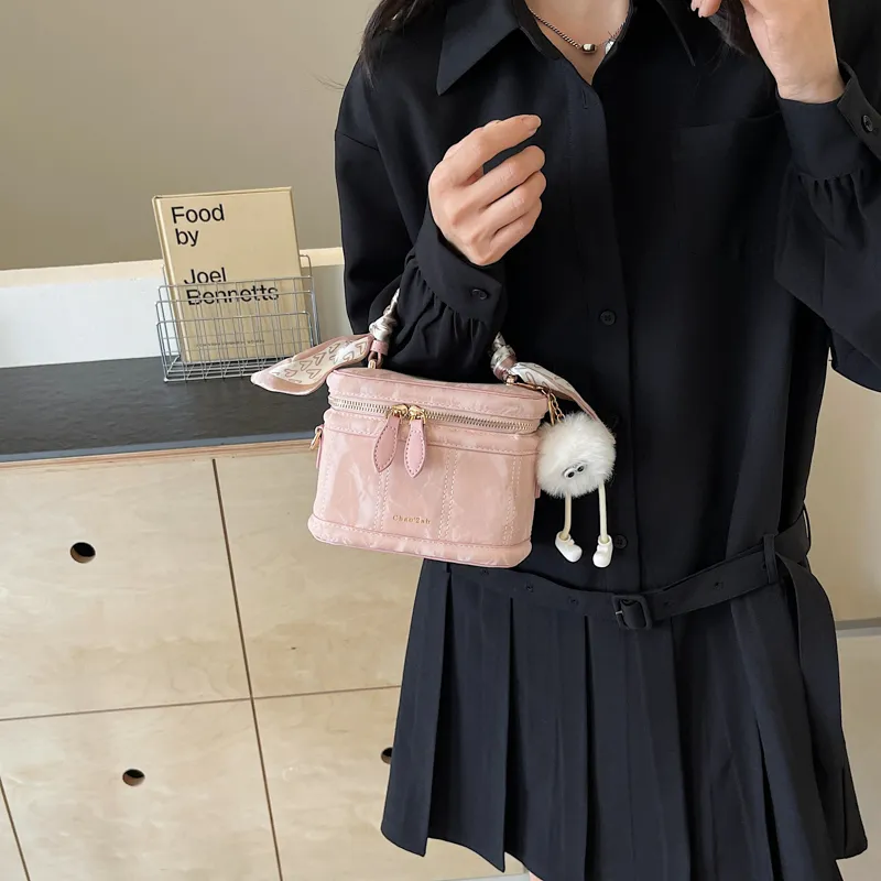 Worm's Home PU Bonded Synthetic Leather One Shoulder Handbags Regular Women's Black/Beige/Silver/Pink-17
