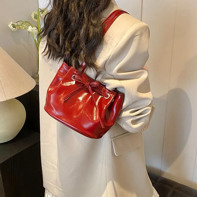 Worm's Home PU Tote Bag, Shopping Bag, Handbag, Shoulder Bag Regular Women's White/Red/Black/Pink/Blue-9