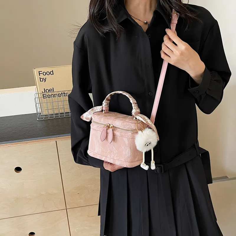 Worm's Home PU Bonded Synthetic Leather One Shoulder Handbags Regular Women's Black/Beige/Silver/Pink-15