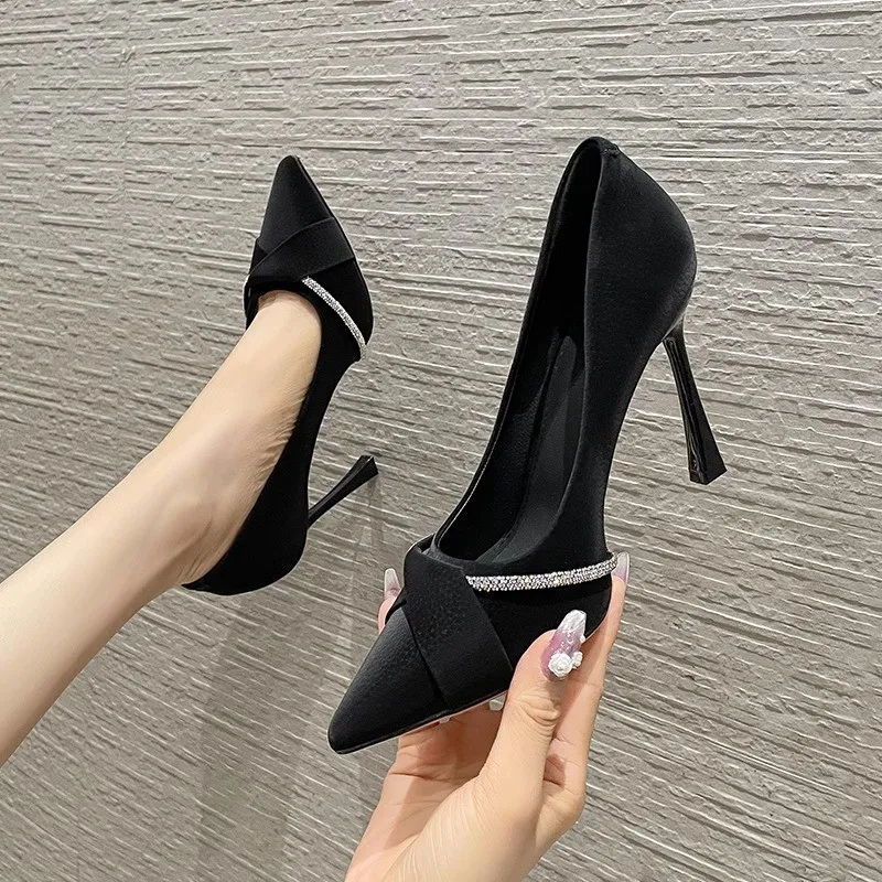 PARK DANCE High Heels Women's Ecru Black-5
