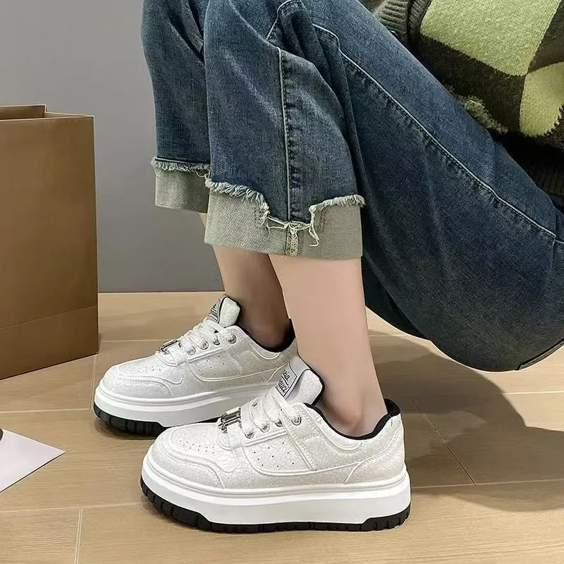 BINGO DUCK Height Increasing Low Top Skateboard Shoes Women's Ecru-1
