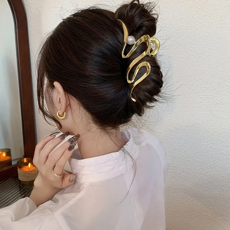 Like A Dream Unique Metal Plate Claw Clip Everyday Commute Versatile Hair Accessory Hair Clip Women's Multiple Colors-1