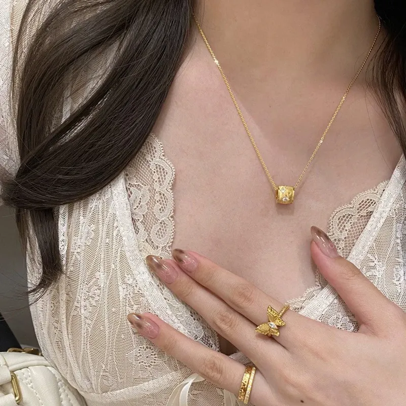 HOLLY RYAN Alloy Necklaces Women's-1