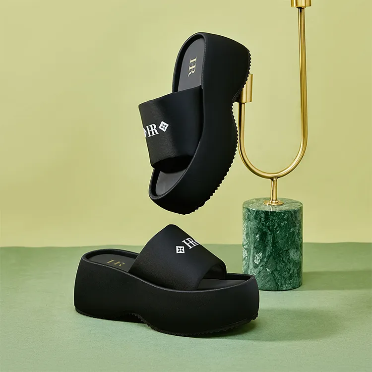 HR Slide Slippers Women's Black-1