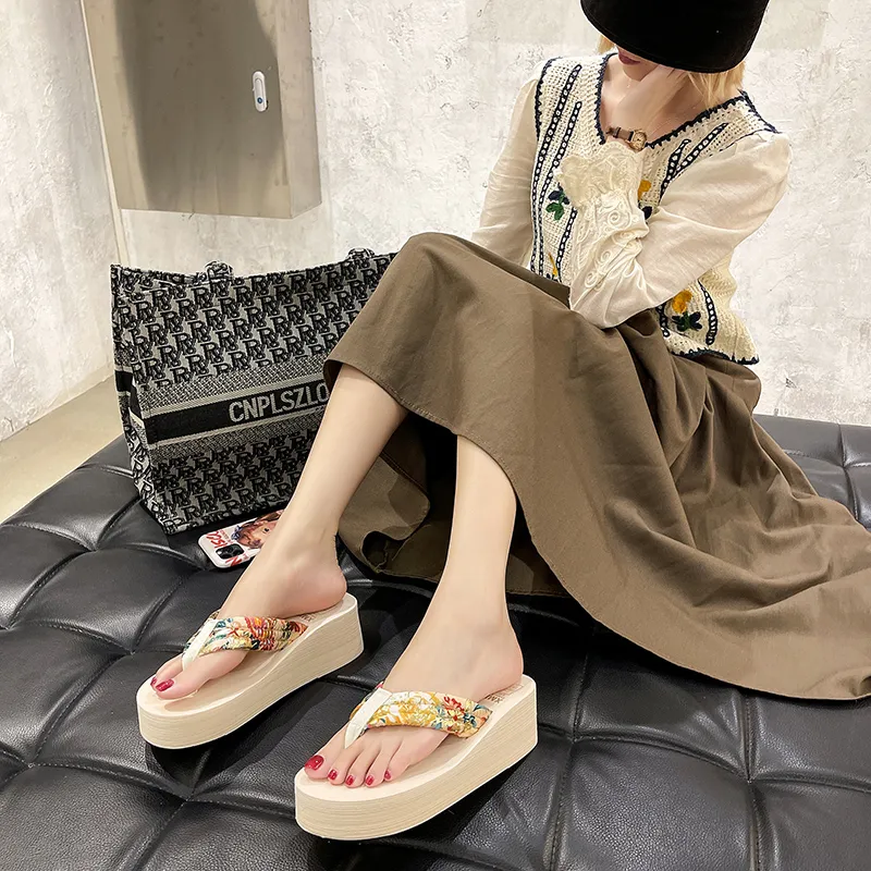 XMISTUO Rubber Sole Slip Resistant Quiet Flip Flops Women's-6
