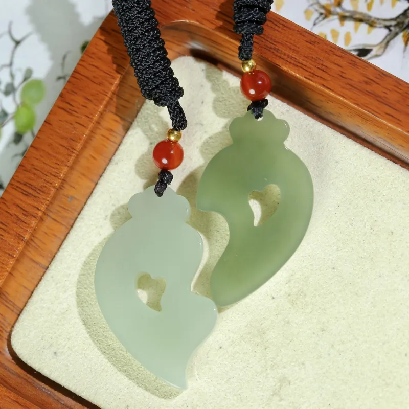 Jade Charm Yao Hetian Jade Necklaces White Jade/Pale Greenish White Jade Unisex-1